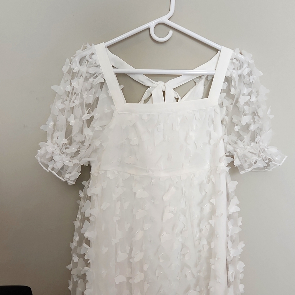entro Small White Butterfly Puffy Top Dress